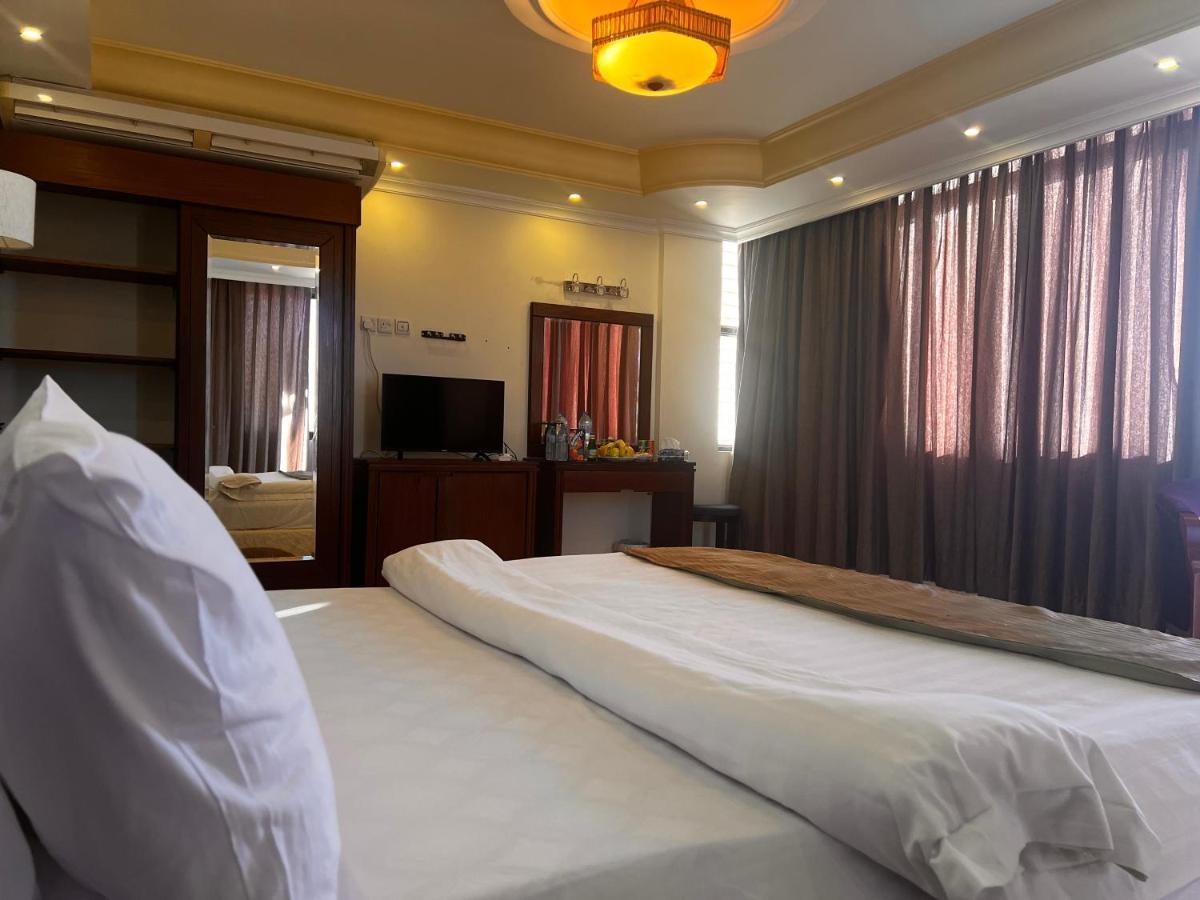 Oscar Hotel Petra Wadi Musa Buitenkant foto