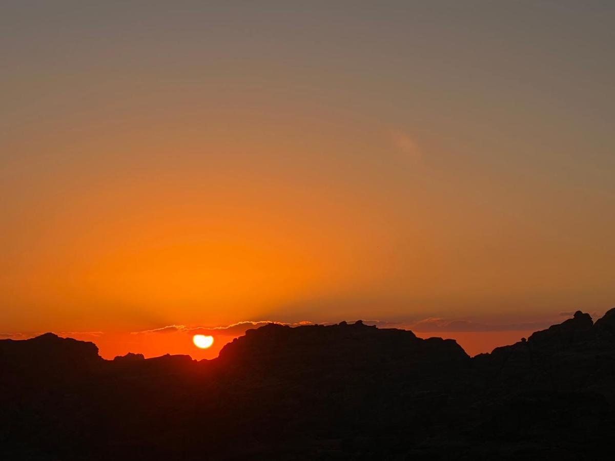 Oscar Hotel Petra Wadi Musa Buitenkant foto