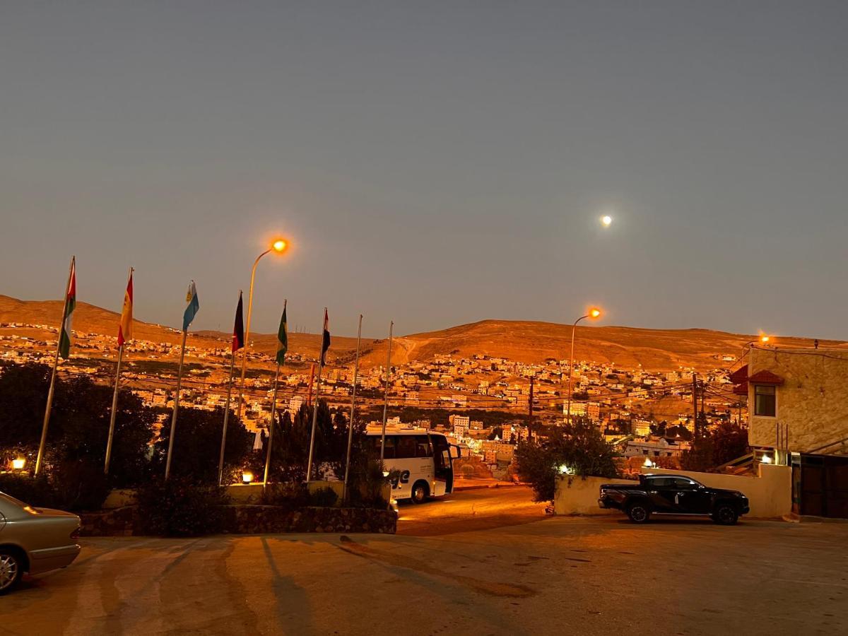 Oscar Hotel Petra Wadi Musa Buitenkant foto
