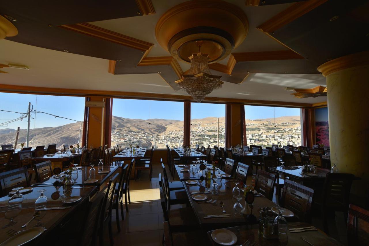 Oscar Hotel Petra Wadi Musa Buitenkant foto