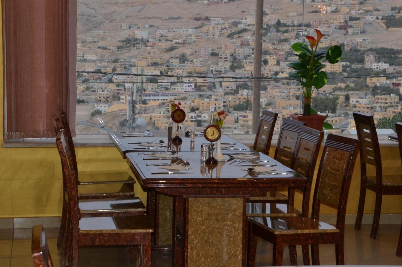 Oscar Hotel Petra Wadi Musa Buitenkant foto
