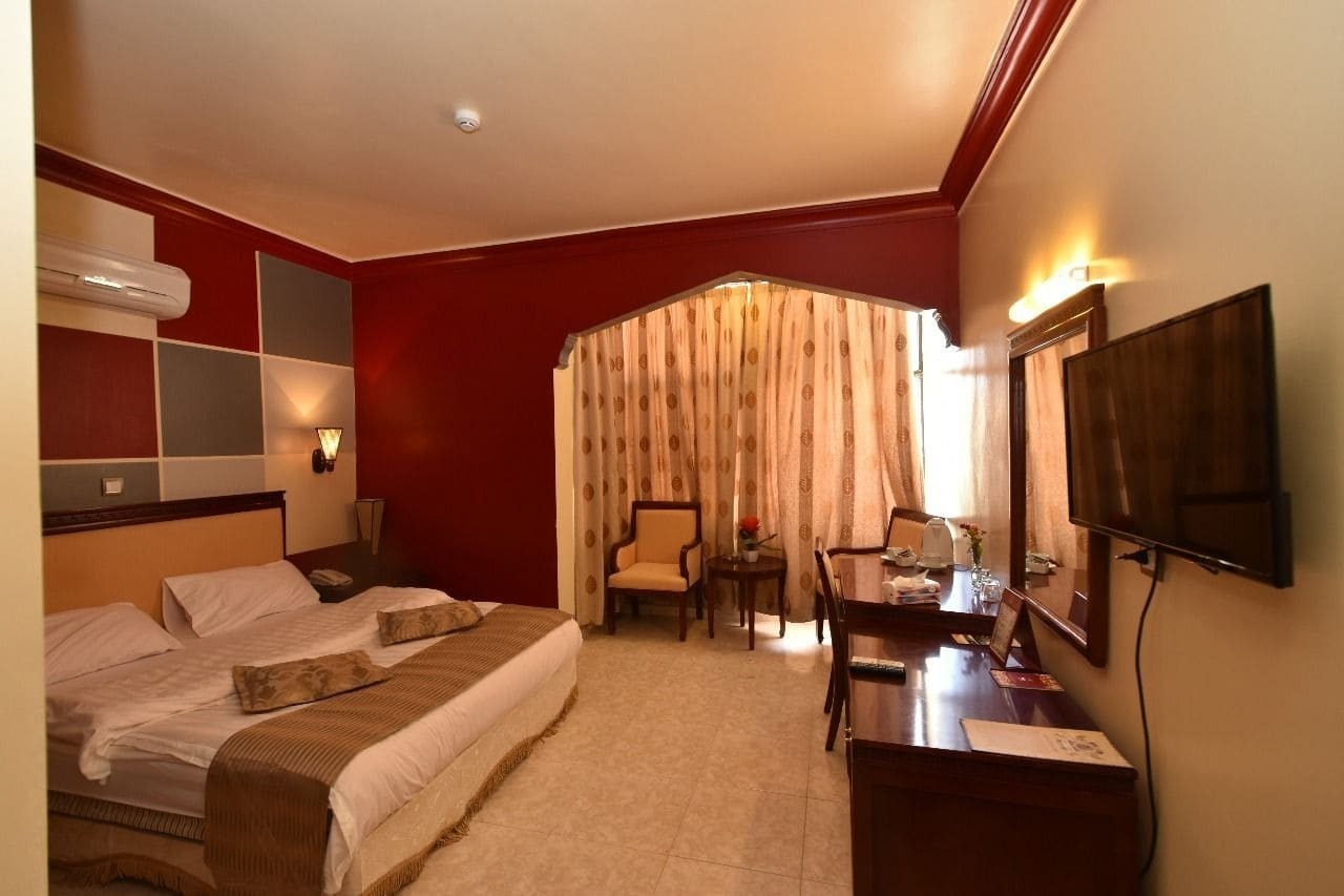 Oscar Hotel Petra Wadi Musa Buitenkant foto
